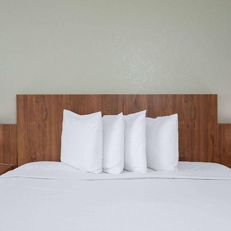 Ramada by Wyndham Altamonte Springs Hotel Bagian luar foto