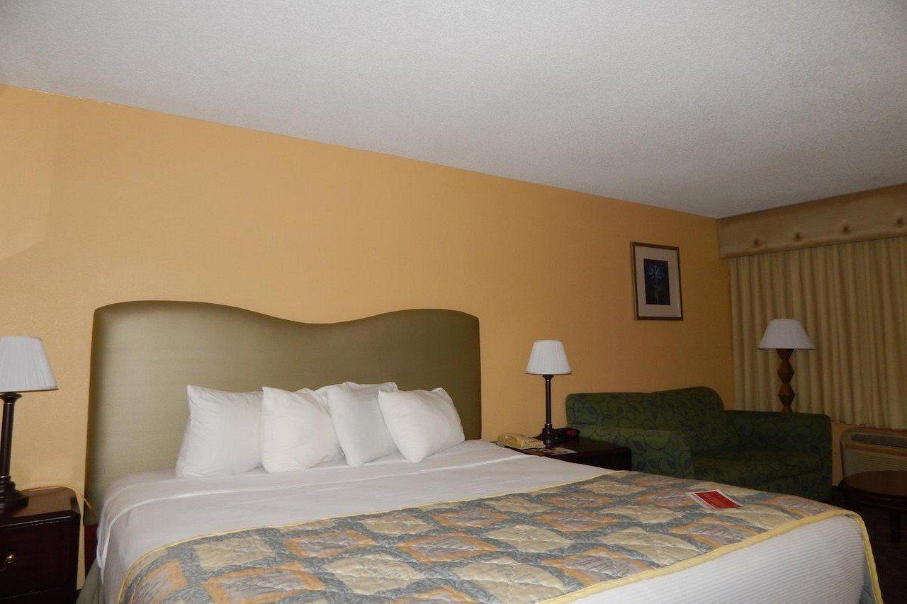 Ramada by Wyndham Altamonte Springs Hotel Bagian luar foto
