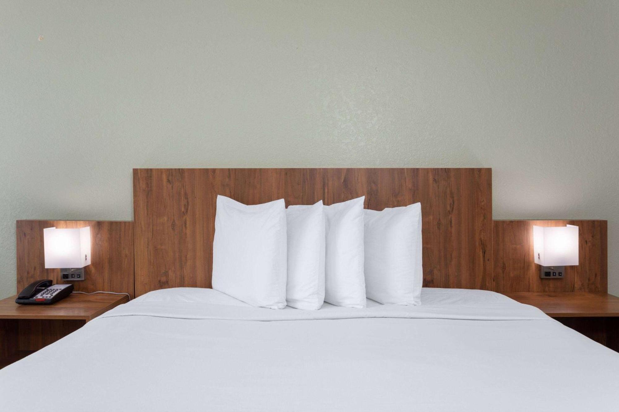 Ramada by Wyndham Altamonte Springs Hotel Bagian luar foto