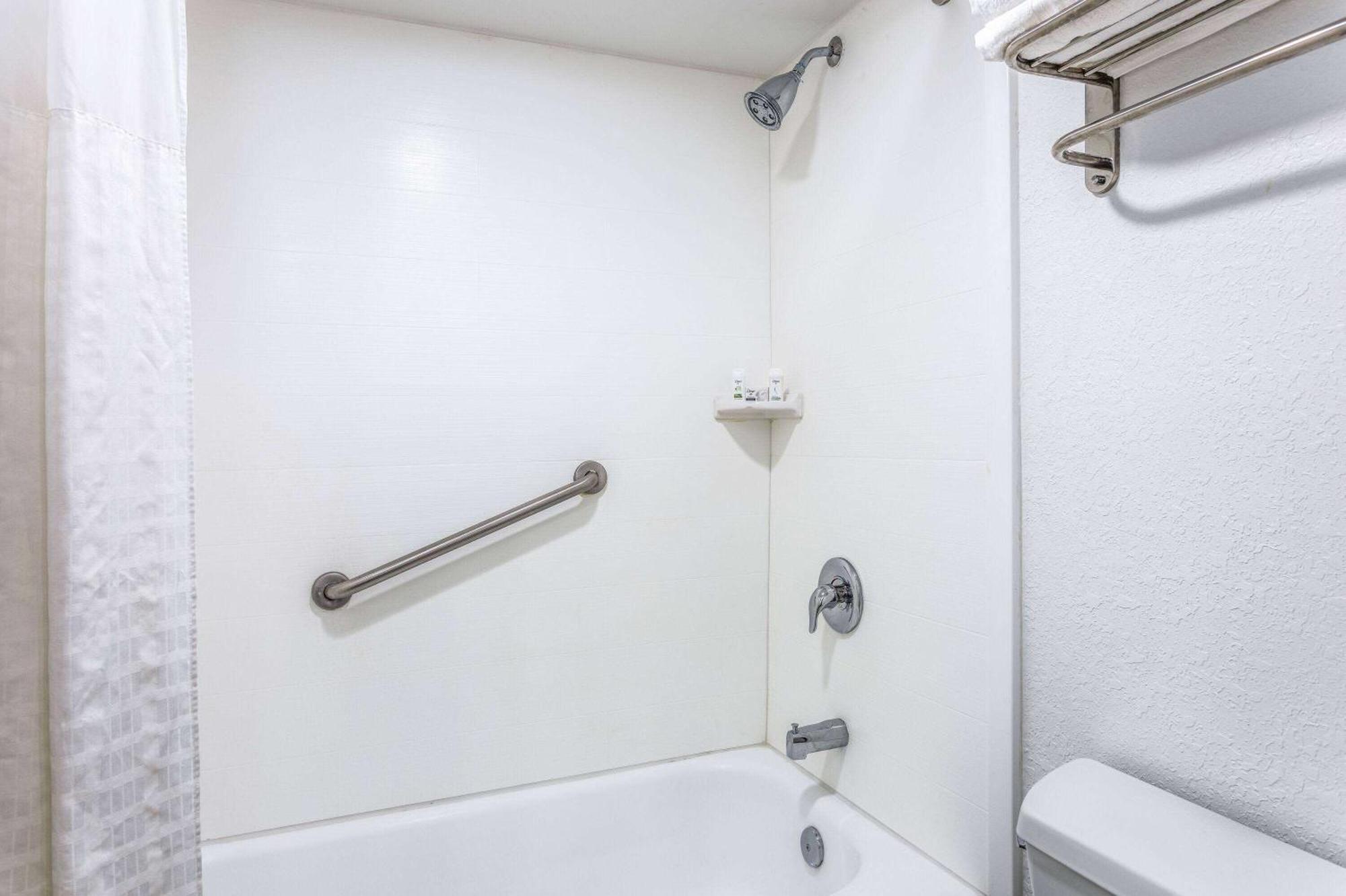 Ramada by Wyndham Altamonte Springs Hotel Bagian luar foto