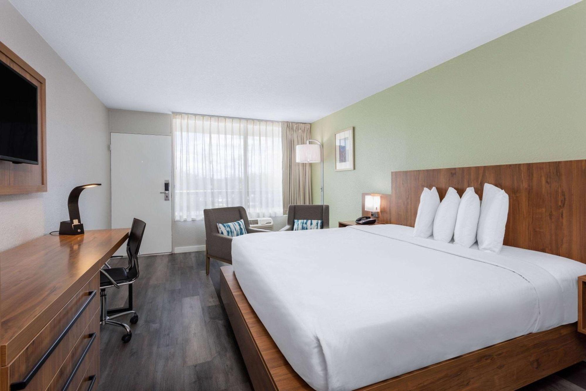 Ramada by Wyndham Altamonte Springs Hotel Bagian luar foto