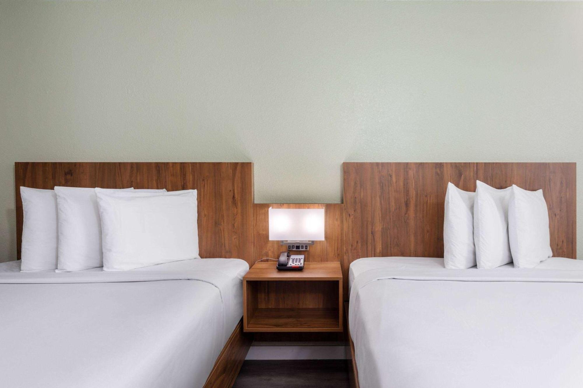 Ramada by Wyndham Altamonte Springs Hotel Bagian luar foto