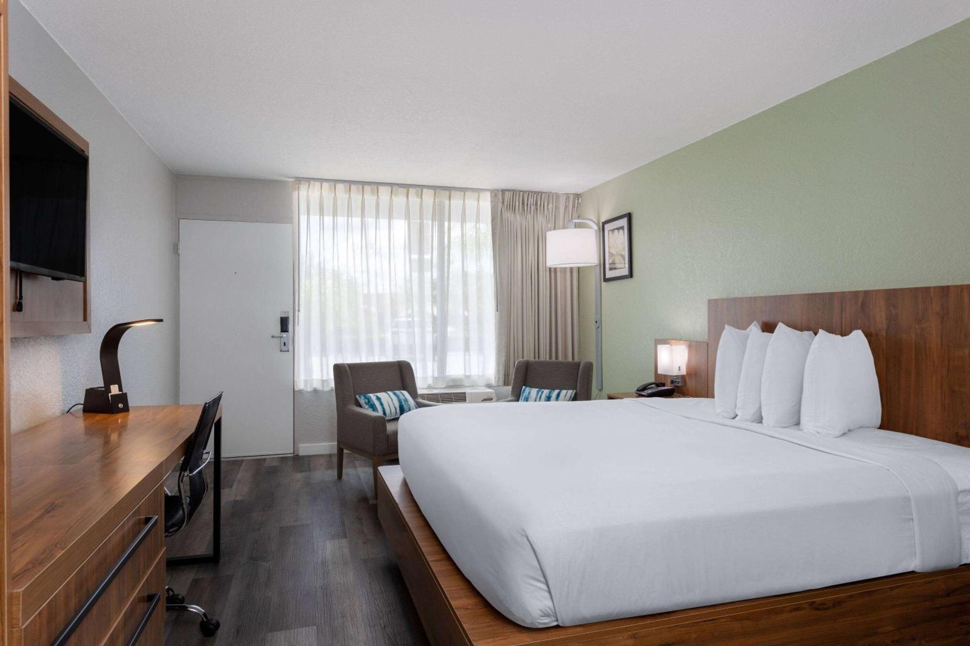 Ramada by Wyndham Altamonte Springs Hotel Bagian luar foto