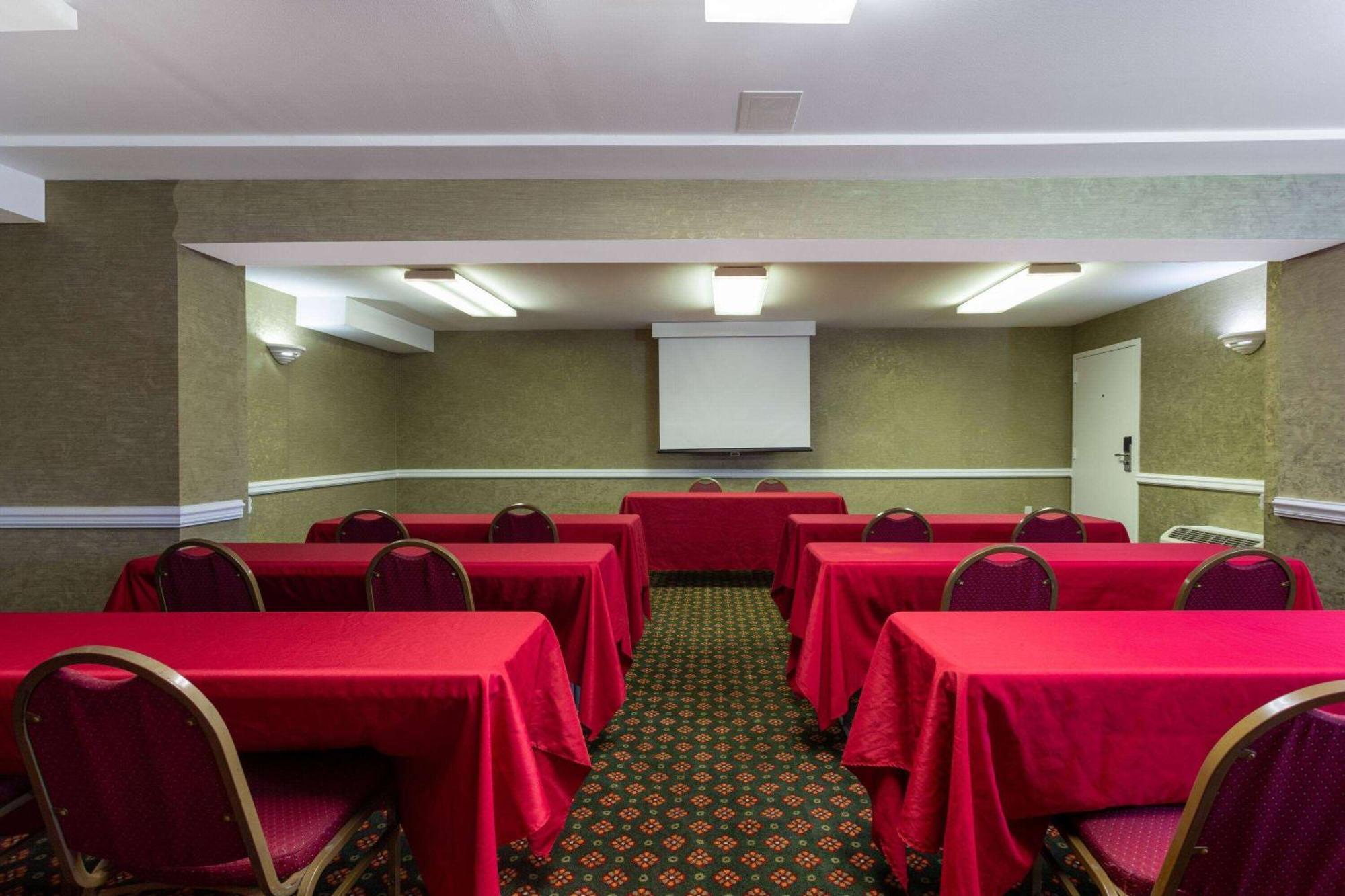 Ramada by Wyndham Altamonte Springs Hotel Bagian luar foto