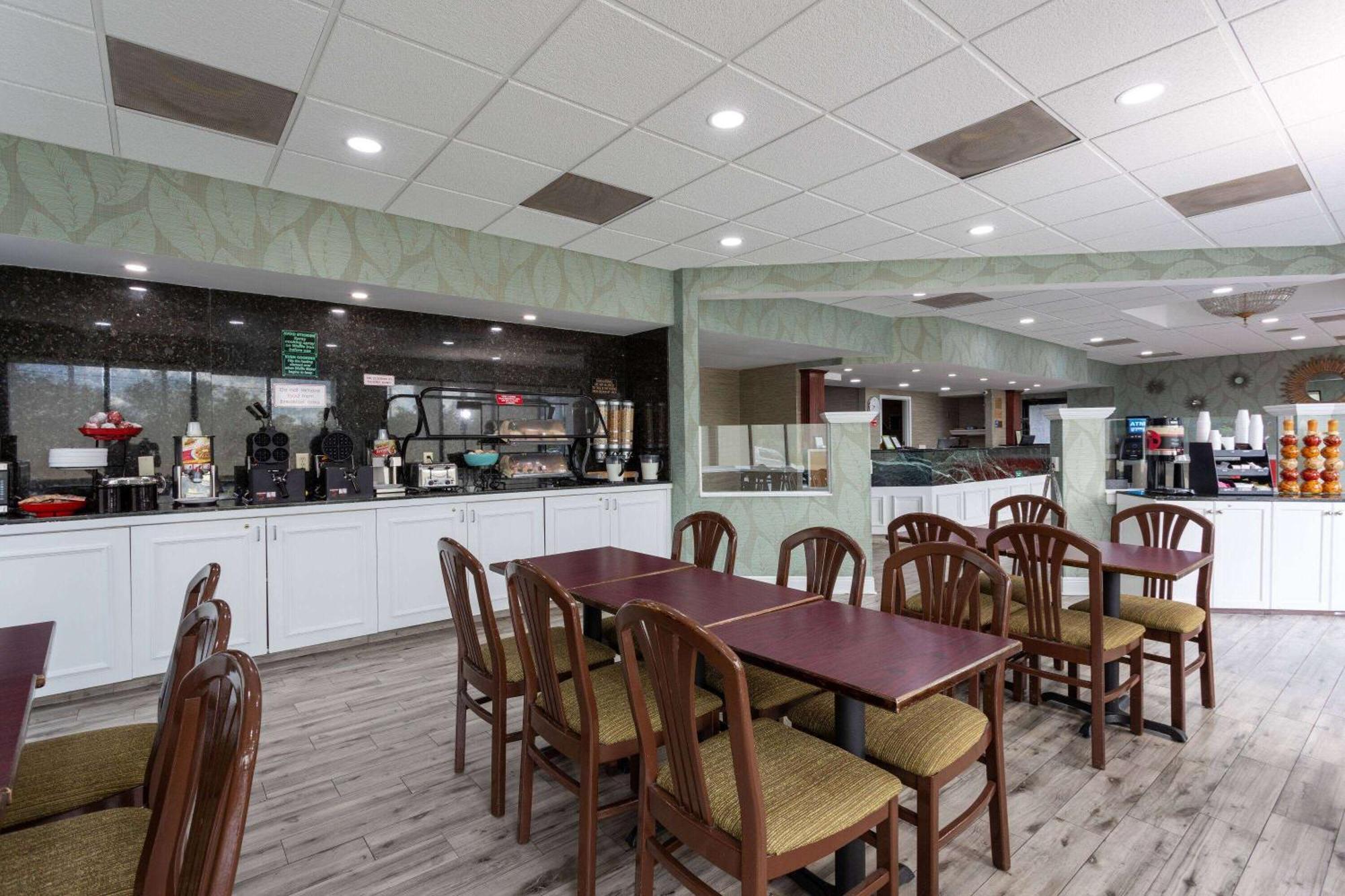 Ramada by Wyndham Altamonte Springs Hotel Bagian luar foto