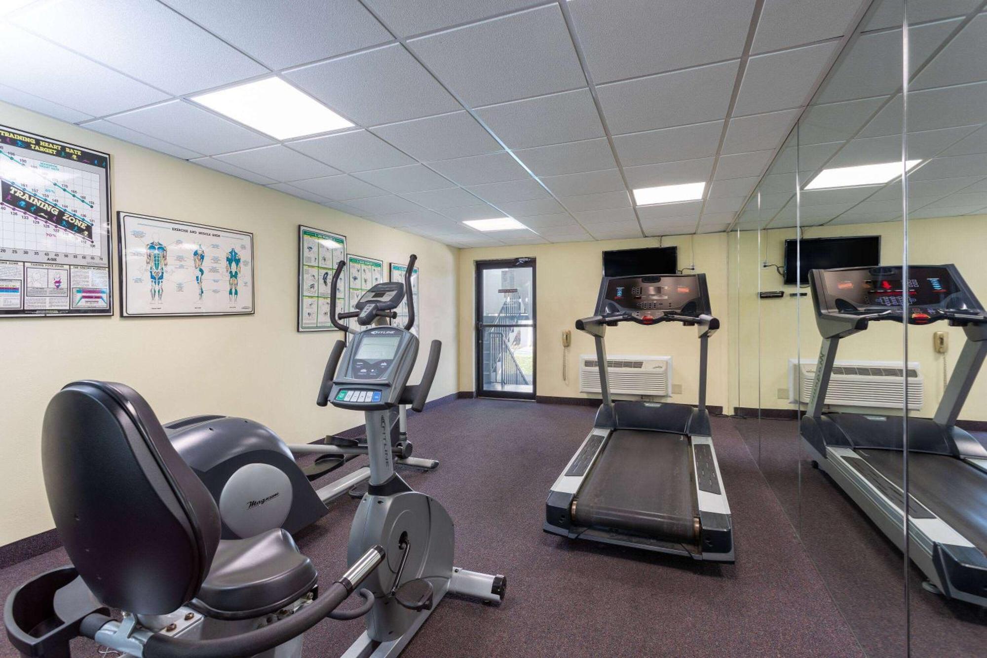 Ramada by Wyndham Altamonte Springs Hotel Bagian luar foto