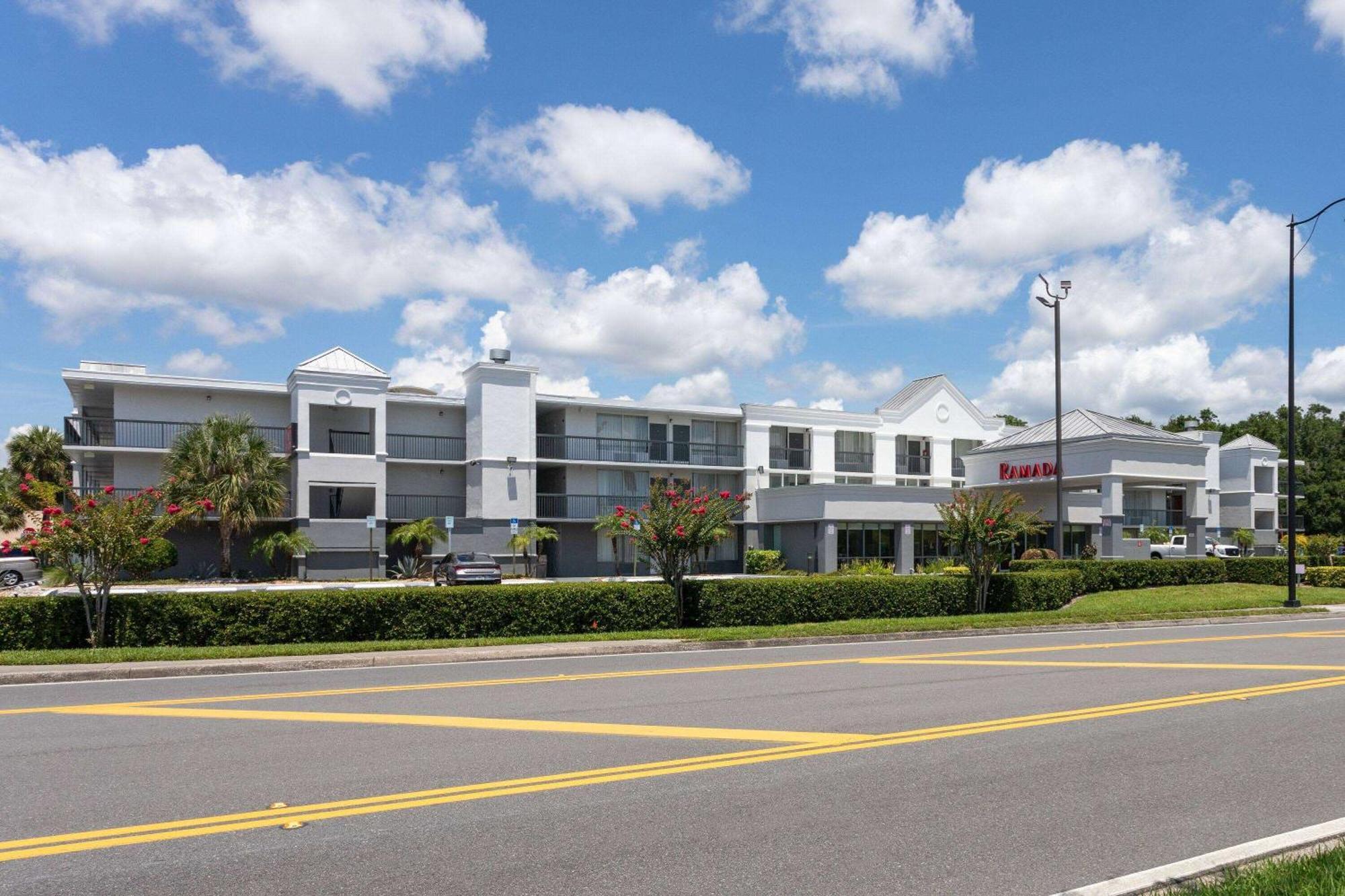 Ramada by Wyndham Altamonte Springs Hotel Bagian luar foto